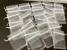 ca. 98 kleine Organza-Säckli, weiss, neu