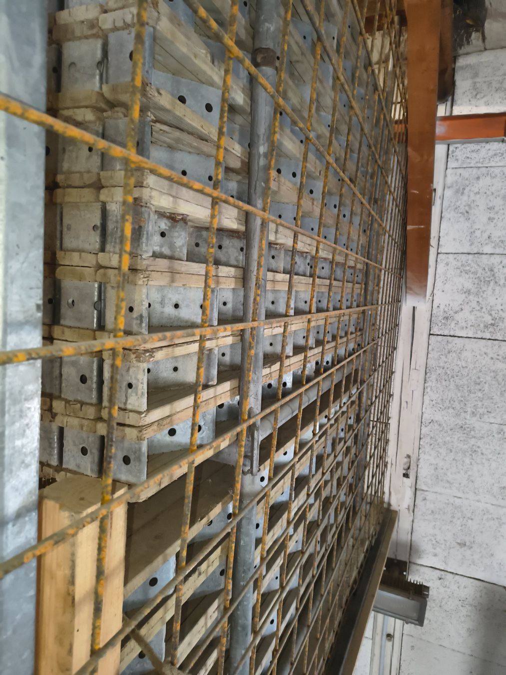 Travi: Plyfa Schalungsträger / Kantholz – Usato da Uster venduto da 4schtroumpfs 3