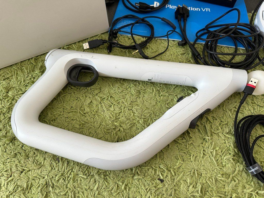 Sony Casco VR: SONY Playstation VR Headset Brille + Aim Controller – Usato da Brunnen venduto da 23068 3