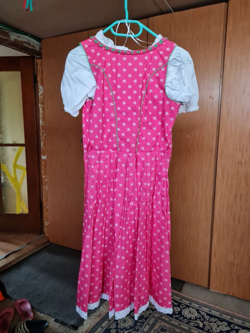 Kleider: Dirndl Set , Grösse S – Gebraucht aus Coeuve von Nelly2 2
