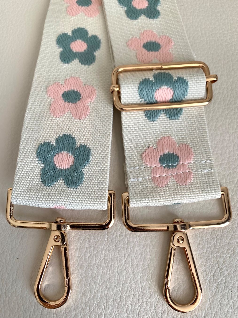 Altro in  Abbigliamento & Accessori: Taschengurt - Beige/Blumen - Neu – Nuovo (secondo la descrizione) da Rikon im Tösstal venduto da Alpenmutz 1