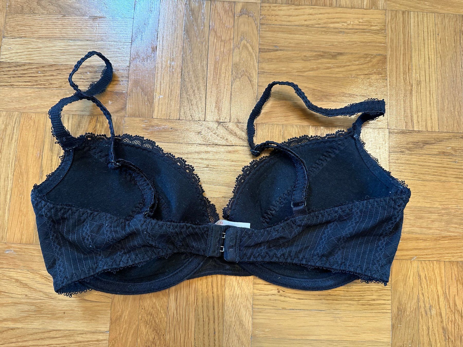 Triumph Altra biancheria intima: Schwarzer Spitzen BH von Triumph, Grösse 70D – Usato da Winterthur venduto da nelead 1