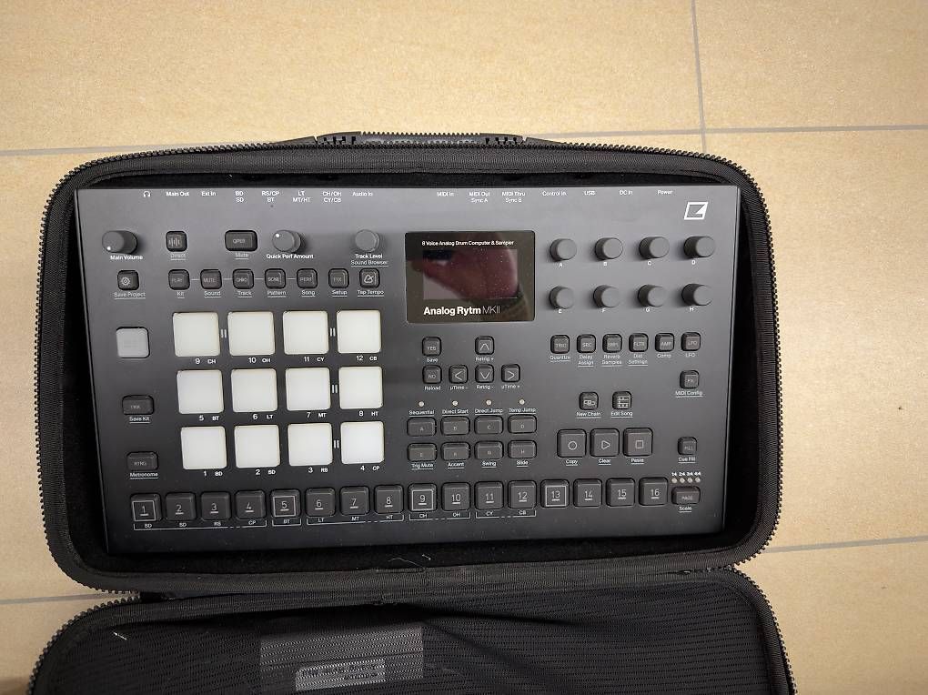Elektron Musikinstrumente: Elektron Analog Rytm MKII Black Drum Machine – Neu (gemäss Beschreibung) aus Sierre von fal_5p7d