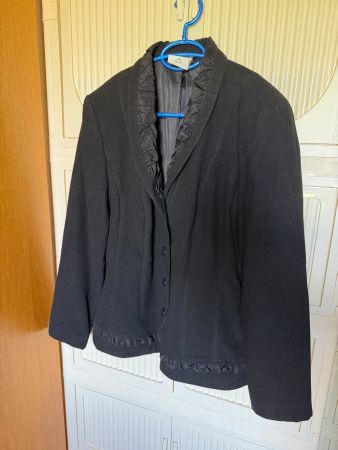 Damen Blazer C&A schwarz mit Rüschen Grösse 44 gepflegt