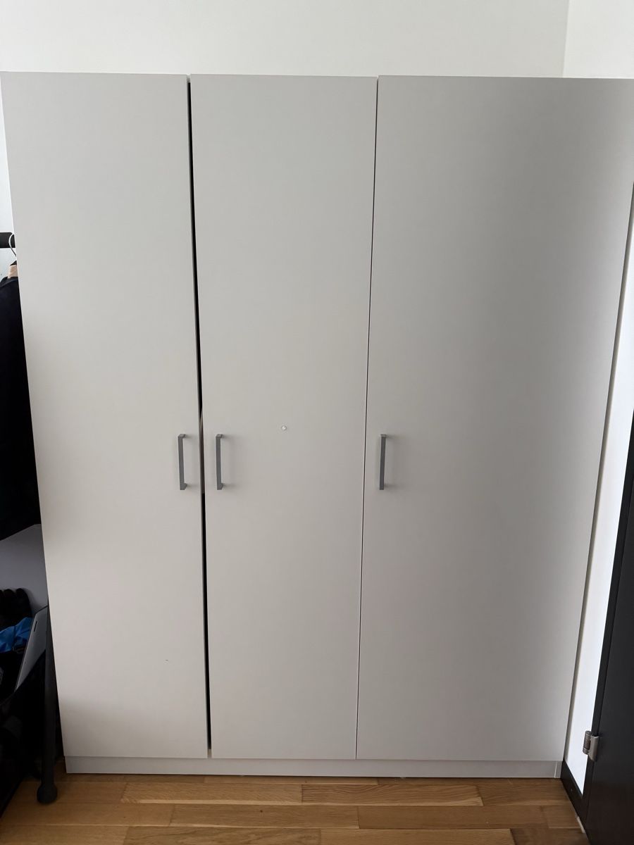 Schränke: Kleiderschrank – Gebraucht aus Zürich von chi_cg6r
