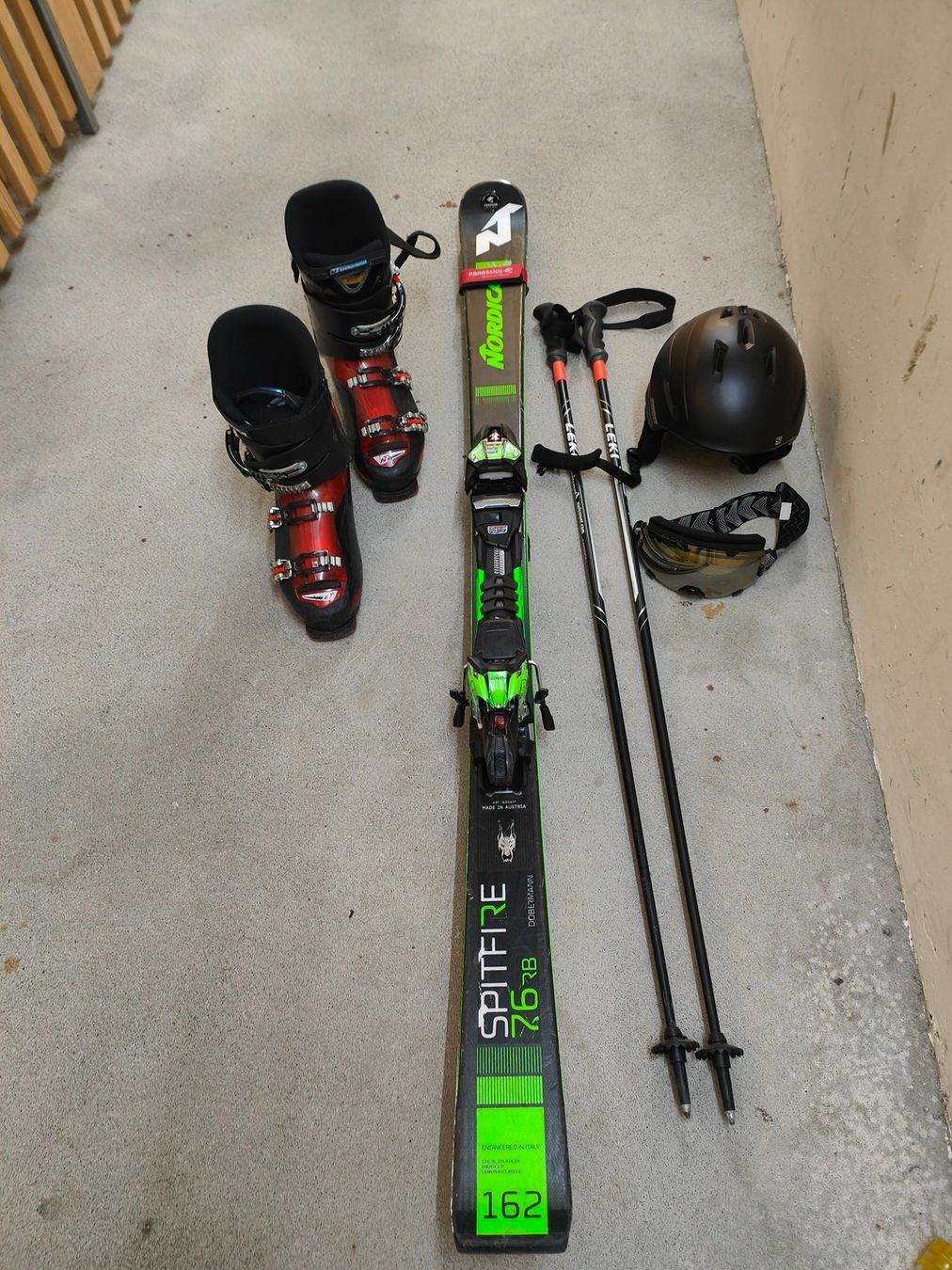 Nordica Sci: Skiing set, includes skis, boots, poles, helmet,visor,jacket – Usato da Zürich venduto da jon_zz7j