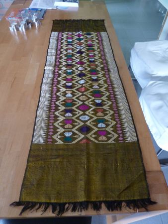 schöne Tischdecke  Tischläufer  ca 130 x 42 cm