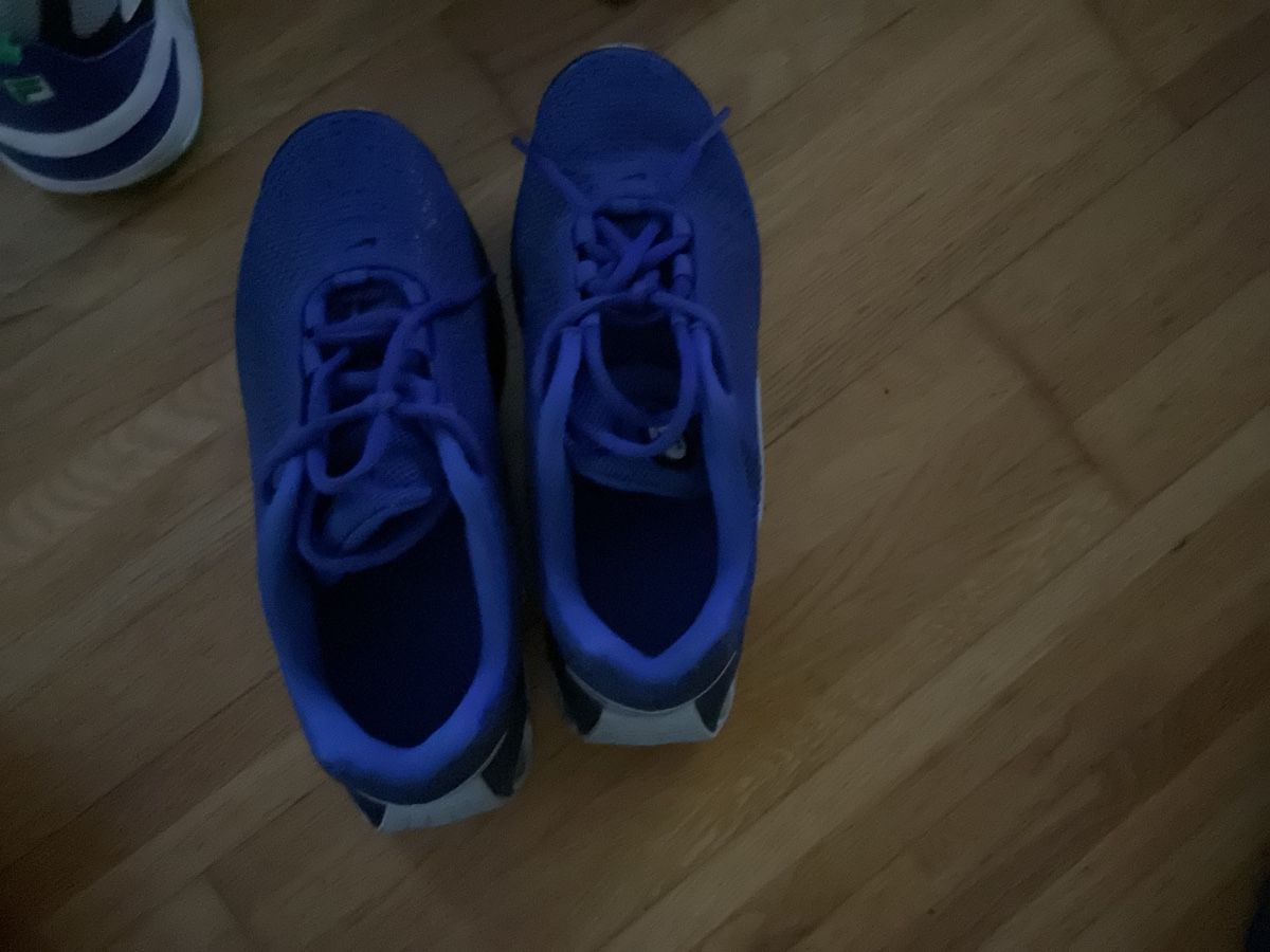 Chaussures garçon: Blaue Laufschuhe Grösse 35 – D'occasion à Oberrohrdorf par ashley79