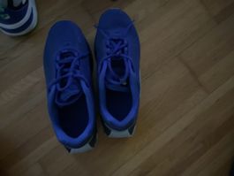 Blaue Laufschuhe Grösse 35