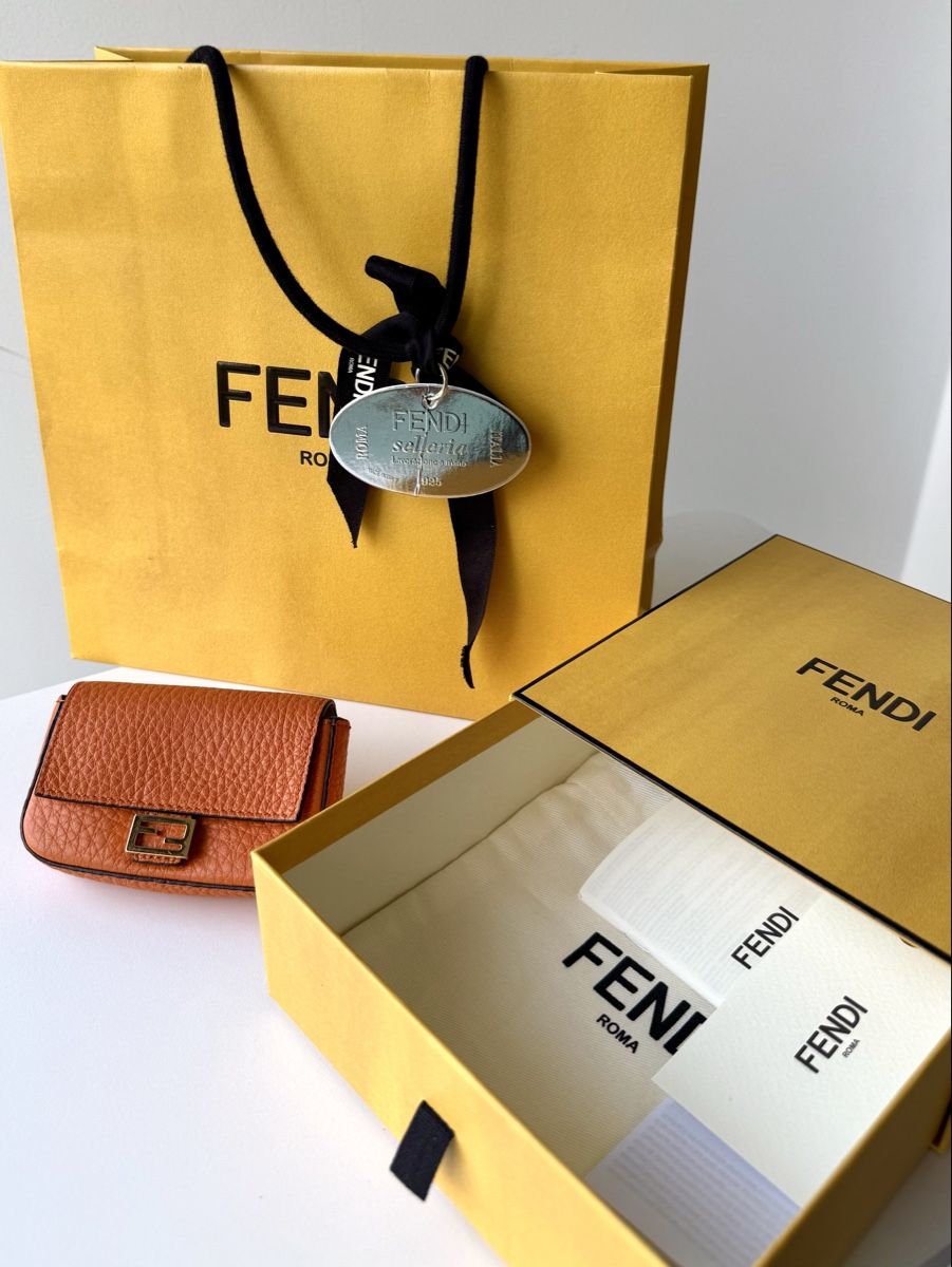 Fendi Borse da donna: FENDI Micro Baguette Leder Mini Bag charm Neu Orange – Nuovo e nell'imballaggio originale da Castagnola venduto da BlondiePosh 7