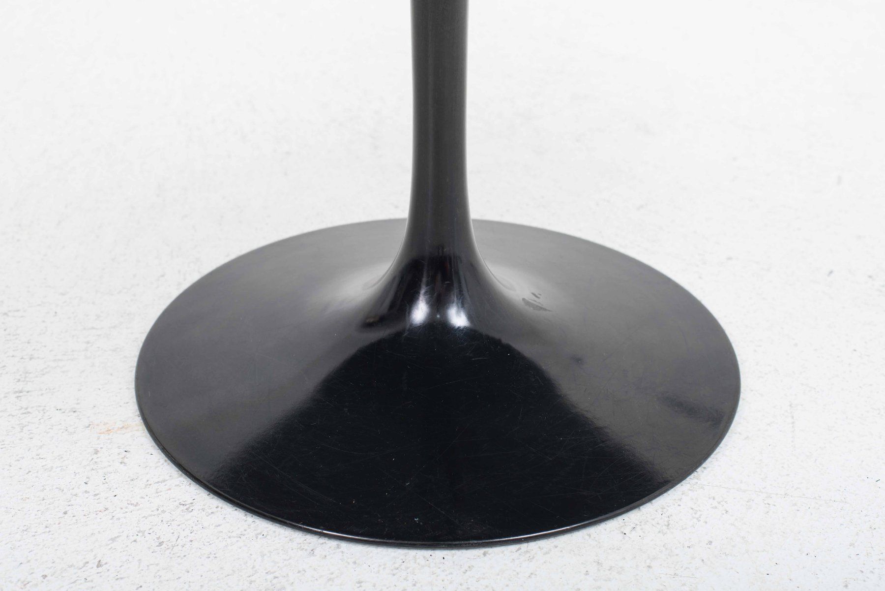 Knoll Tavoli: Knoll Tulip Couchtisch von Eero Saarinen – Usato da Zürich venduto da STUZH38 6