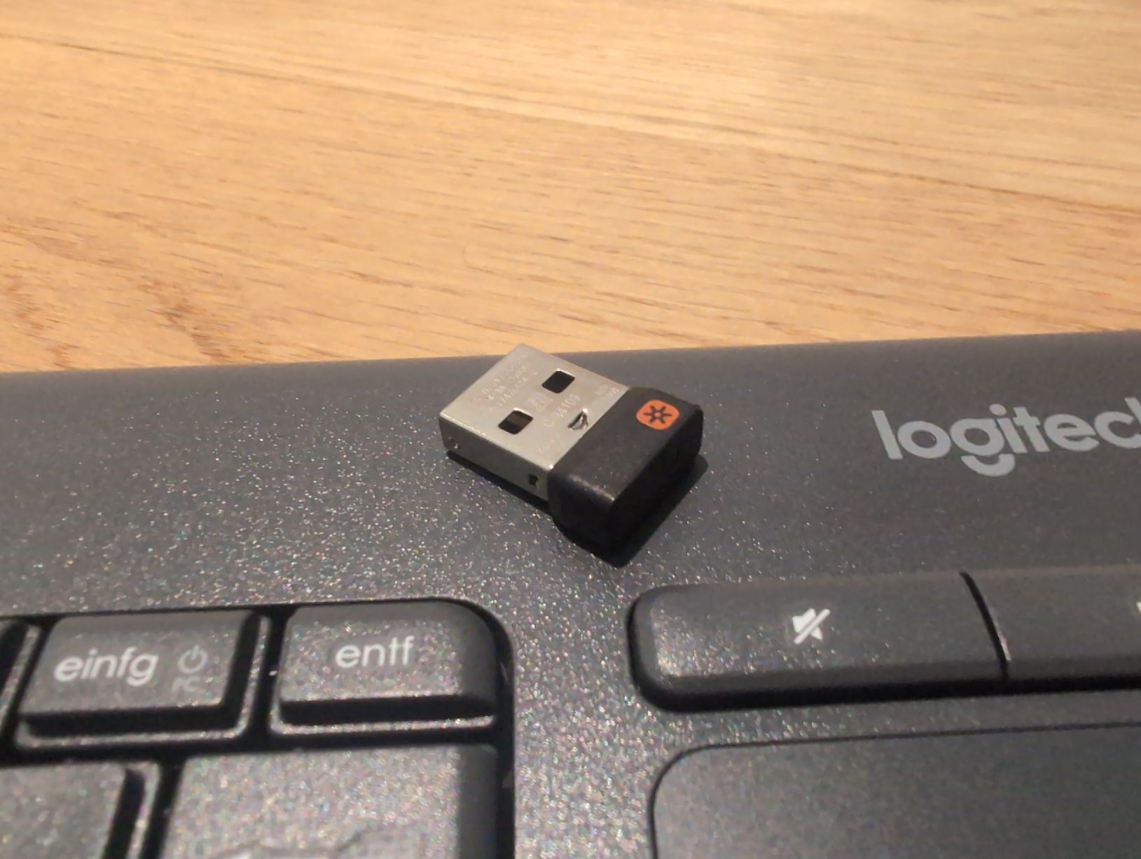 Logitech Tastaturen: Logitech K400 Plus Tastatur – Gebraucht aus Schänis von 2cv6 1