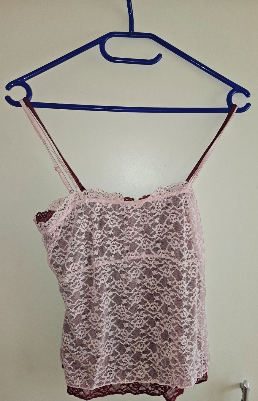 Tops: Spitzen Top in 2 Farben – D'occasion à Thun par Shame