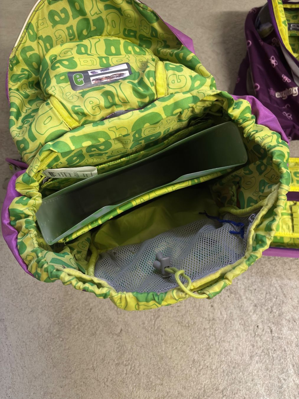 Ergobag Zaini: Schulrucksack  Ergobag + Turnbeutel + Etui – Usato da Sonterswil venduto da VD-Service 1