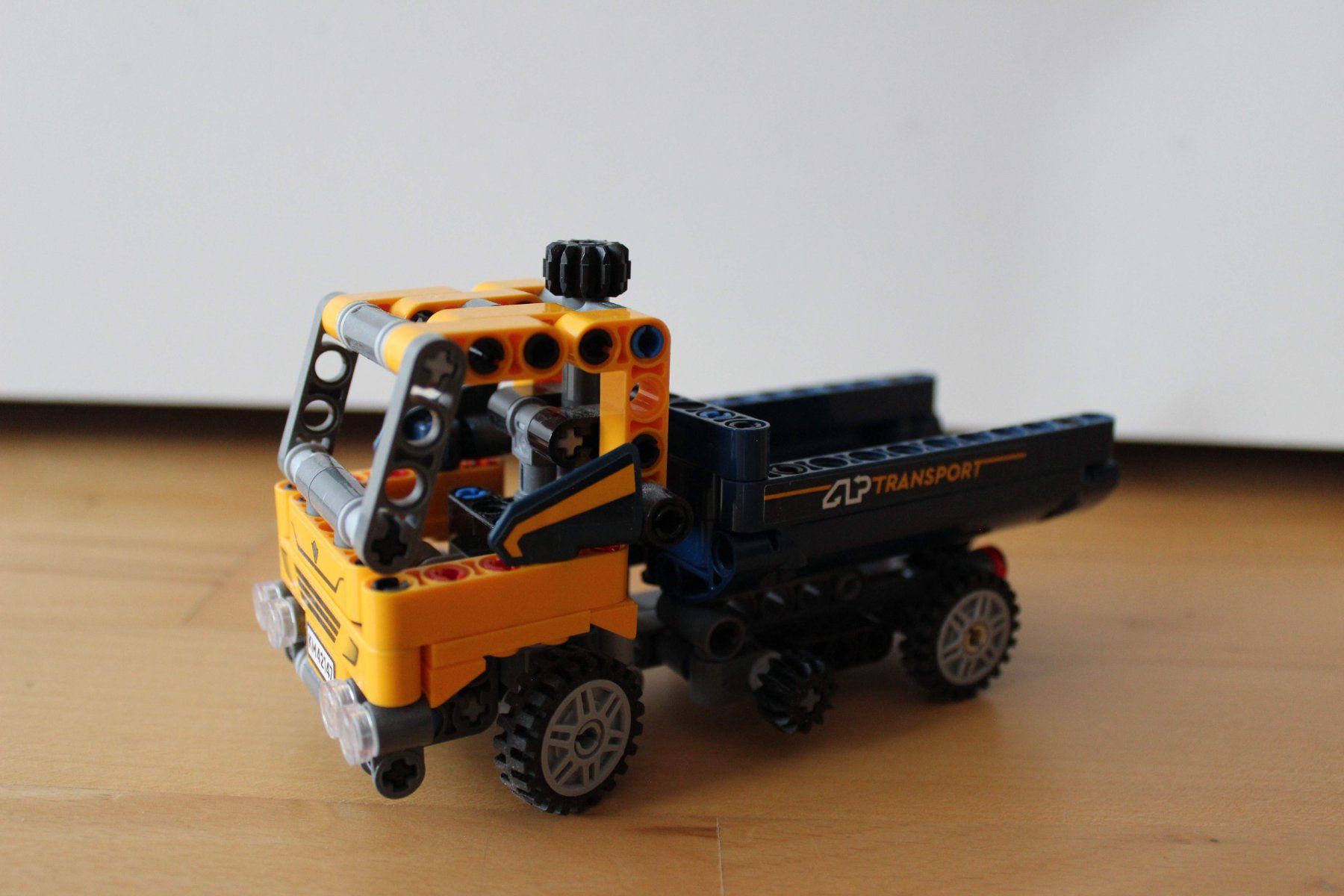 Lego Kit di costruzioni: Lego Technic 42147 Kipplaster – Usato da Schinznach-Dorf venduto da Drn006