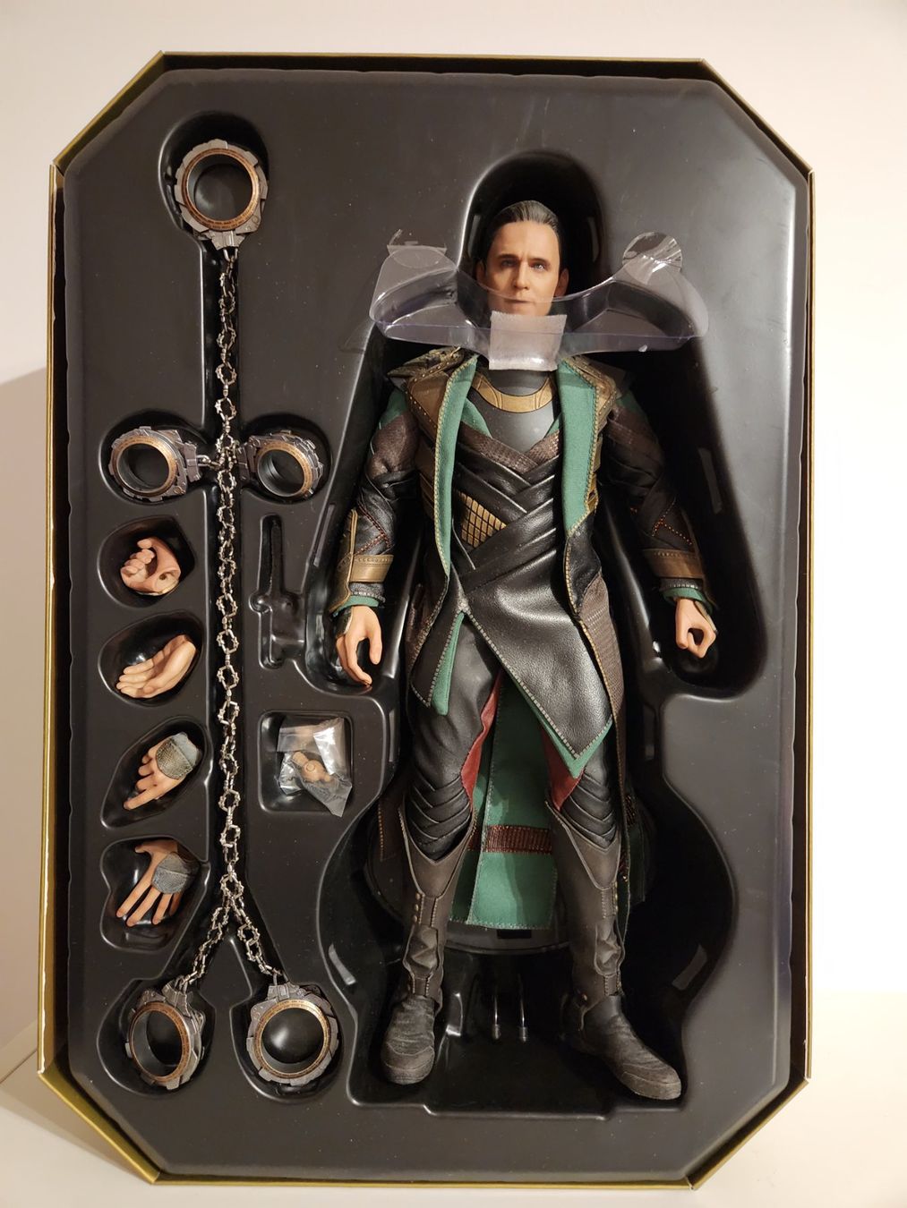 Hot Toys Statuette: Figurine Loki, Thor the dark world – Nuovo (secondo la descrizione) da Pampigny venduto da prue_2010 1