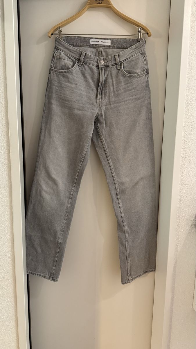 Bershka Jeans: Graue Bershka jeans – Usato da Kloten venduto da S_m00