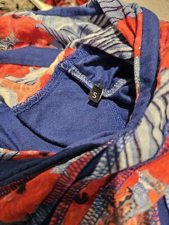 Desigual T-shirt: Desigual Tshirt – Nuovo (secondo la descrizione) da Hochdorf venduto da Berry005 1