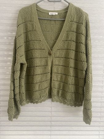 Jaquette tricot col V en coton vert olive 