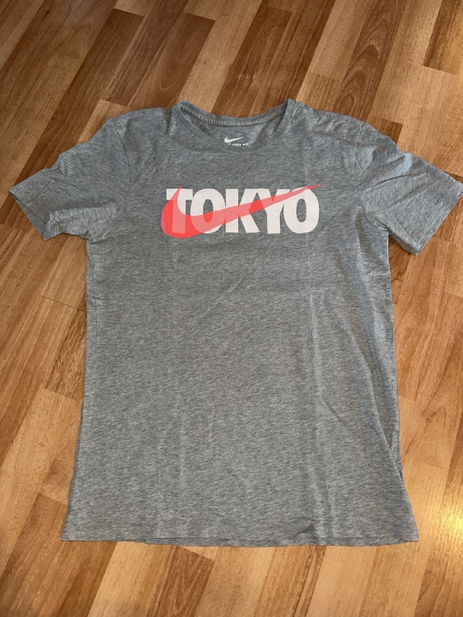 Nike T-Shirts: Nike T-Shirt Tokyo Grösse L einfache Brustbreite 48cm – Gebraucht aus St.Gallen von maierm01