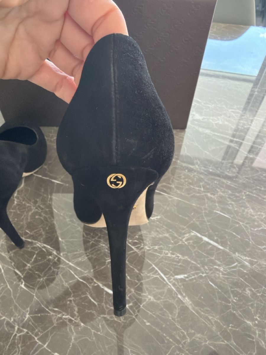 Gucci Damenschuhe: Gucci Pumps aus Wildleder, 38.5, Schwarz – Gebraucht aus Chur von kri_b5xv 2