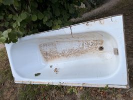 Alte Metall-Badewanne