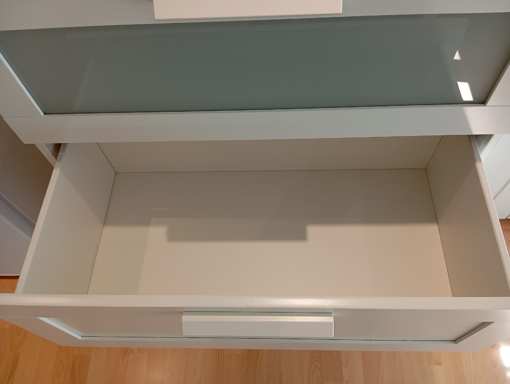 Cassettiere: Brimnes 4er Kommode weiss, Top Zustand – Nuovo (secondo la descrizione) da Tobel venduto da Jorca 2
