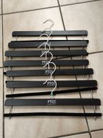 7 Hosenbügel PTO1 schwarz Metall und Holz gute Zustand