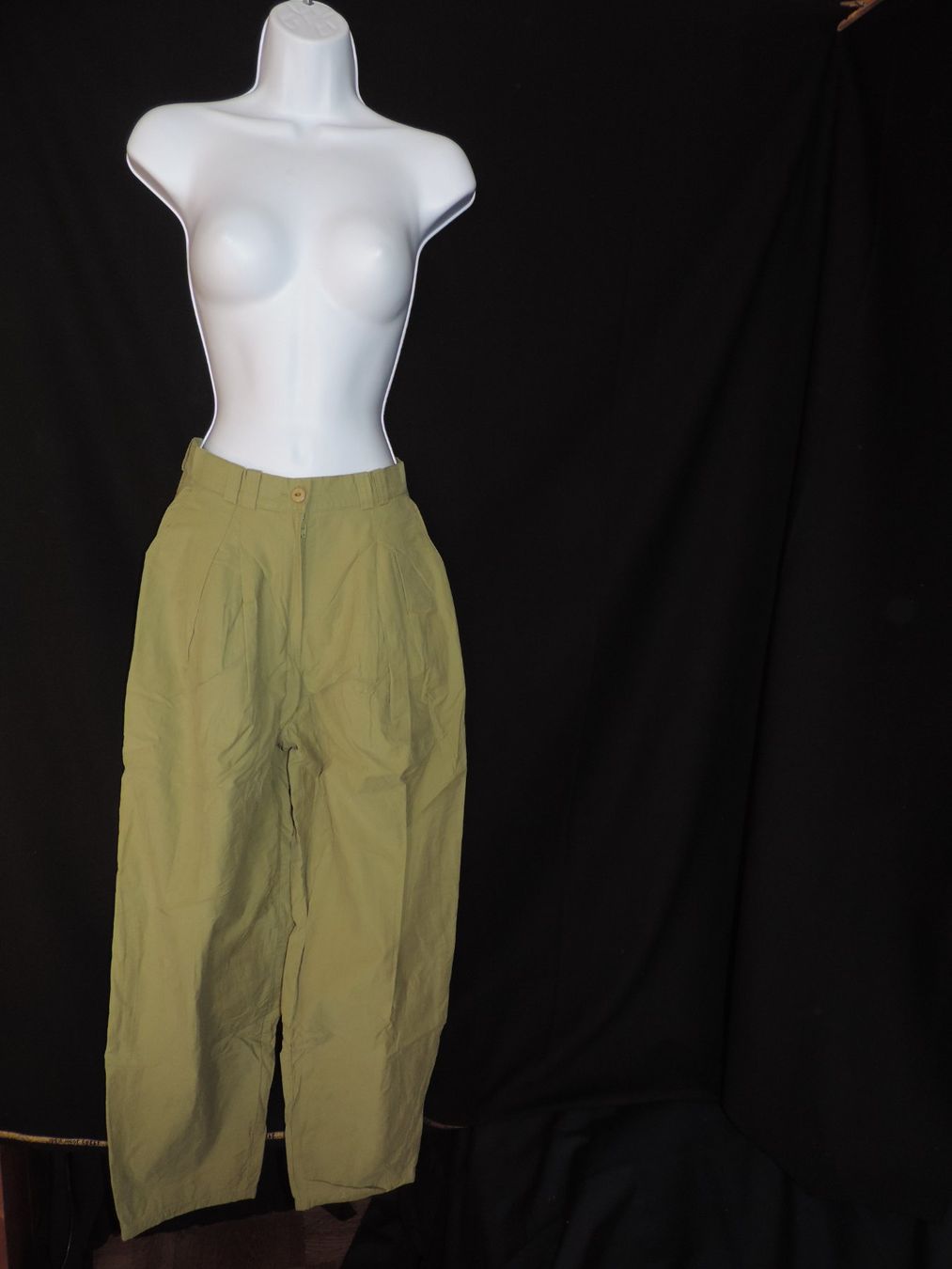 Hosen: pantalon vert kaki – Gebraucht aus Genève von Axelle333