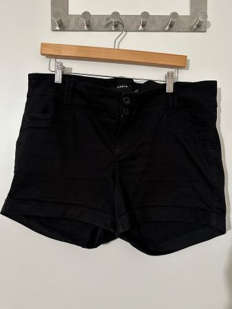 Très joli short noir pour femme