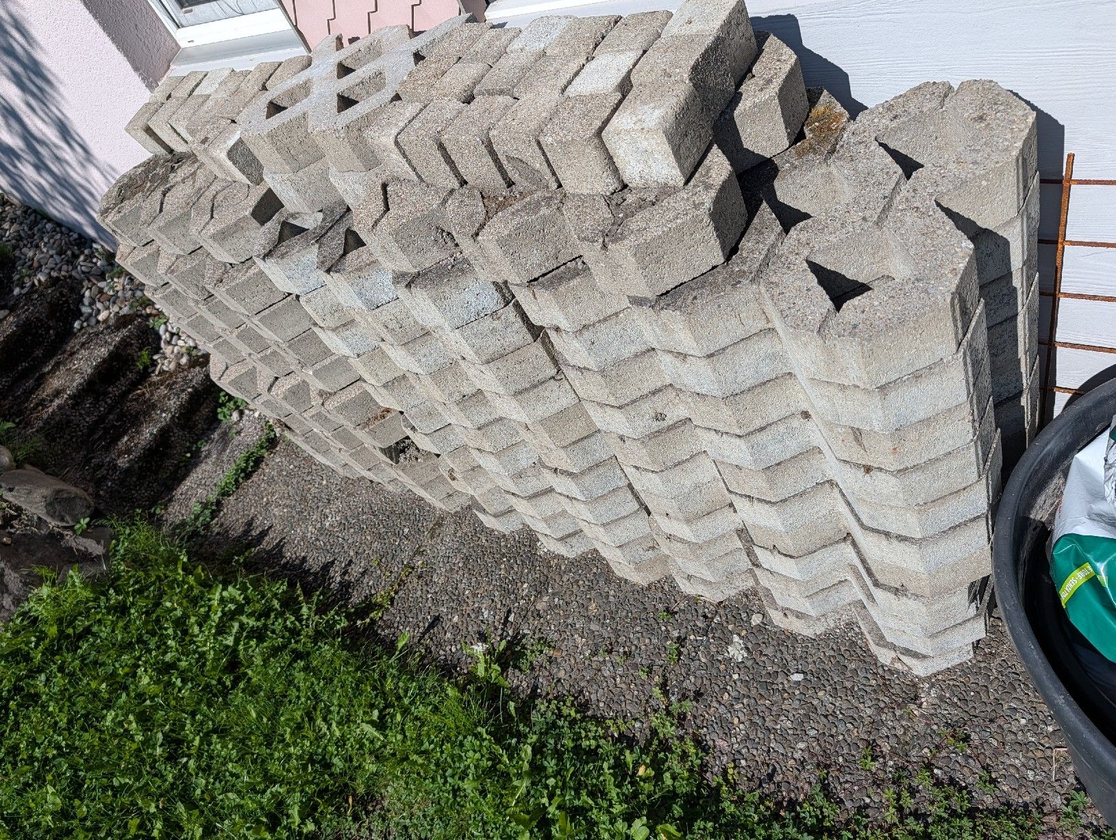 Rivestimenti per pavimenti: Waschbetonplatten, Lochgitterplatten – Usato da Diepoldsau venduto da gru_wk6s 2