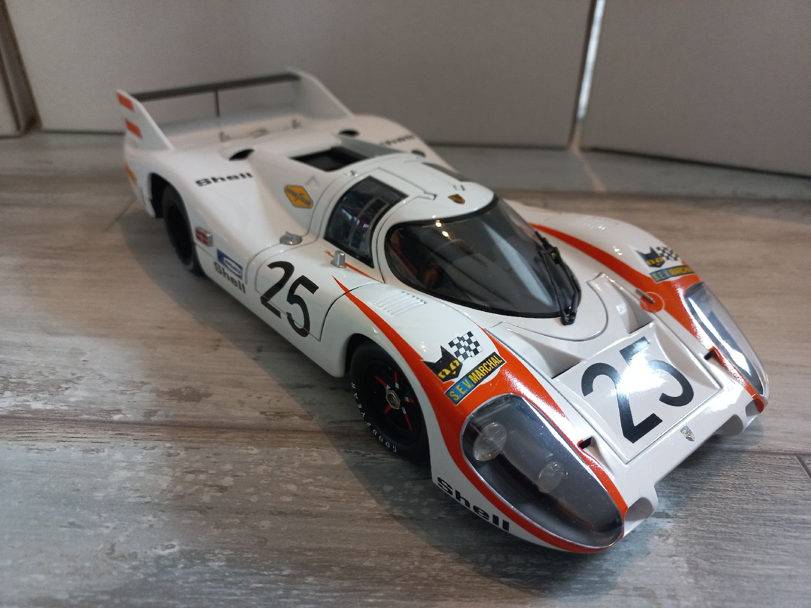 Autoart Modellautos: Porsche 917 Long Tail 1/18 Autoart – Gebraucht aus Attalens von remy_s00 1