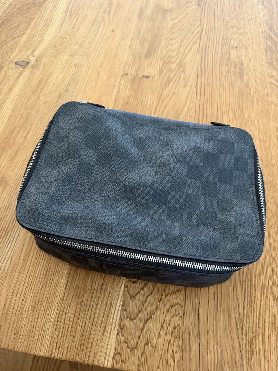 Louis Vuitton Trousses de maquillage: Louis Vuitton Necessaire – D'occasion à Baden par mdct_