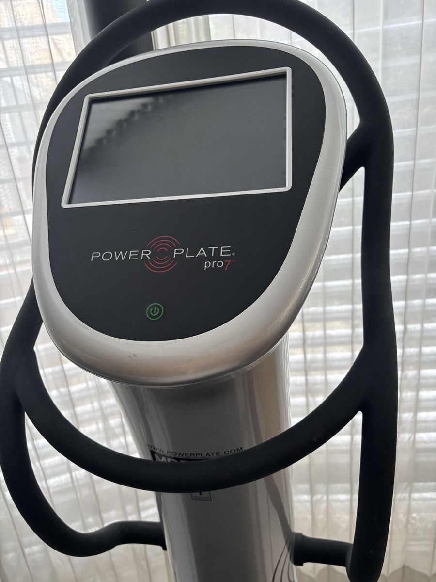 Power Plate Hometrainer: Vibrationsplatte Power Plate Pro7 silber gebraucht – Gebraucht aus Binz von mst_6dy6 1