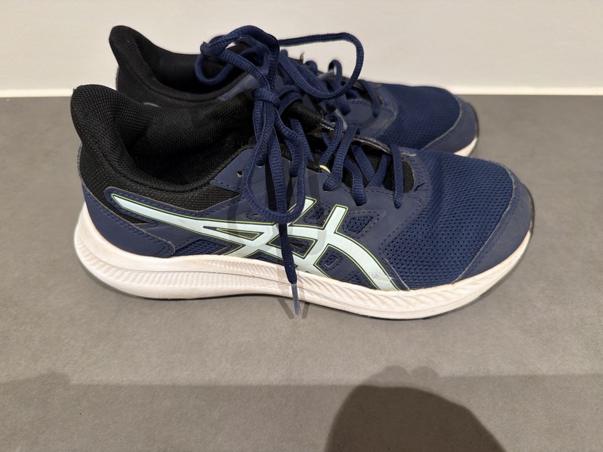 Asics Chaussures filles: asics TurnschuhGr. 37 – D'occasion à Baden par niba10