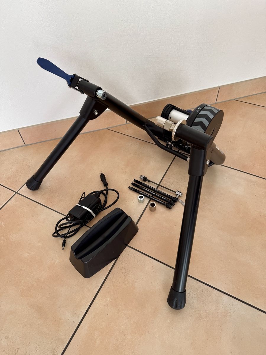 Wahoo Hometrainer: Wahoo Kickr Snap Rollentrainer + Steckachsenadapter – Usato da Stäfa venduto da Enzius 2