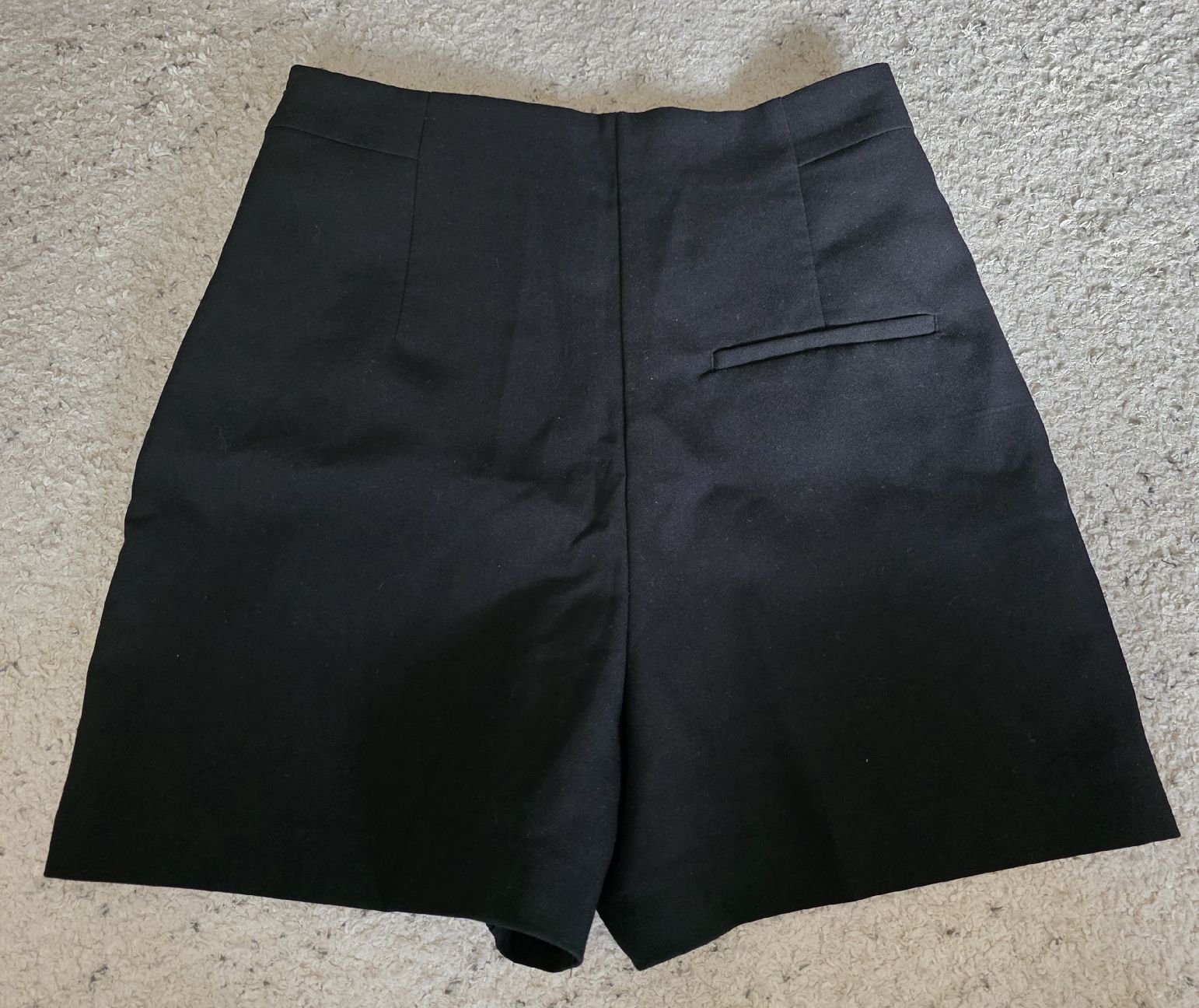 Zara Pantaloni: Short Zara noir, taille S 36 – Usato da Vevey venduto da Renka2011 2