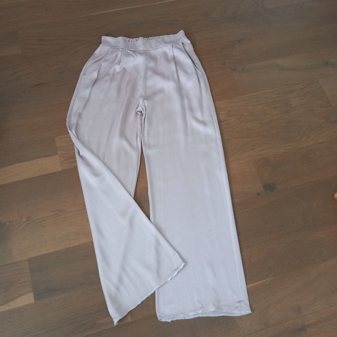 Pantaloni: wunderschöne Marlene Hose in 100% Viscose Gr. M rosa – Nuovo (secondo la descrizione) da Nottwil venduto da cecilia44