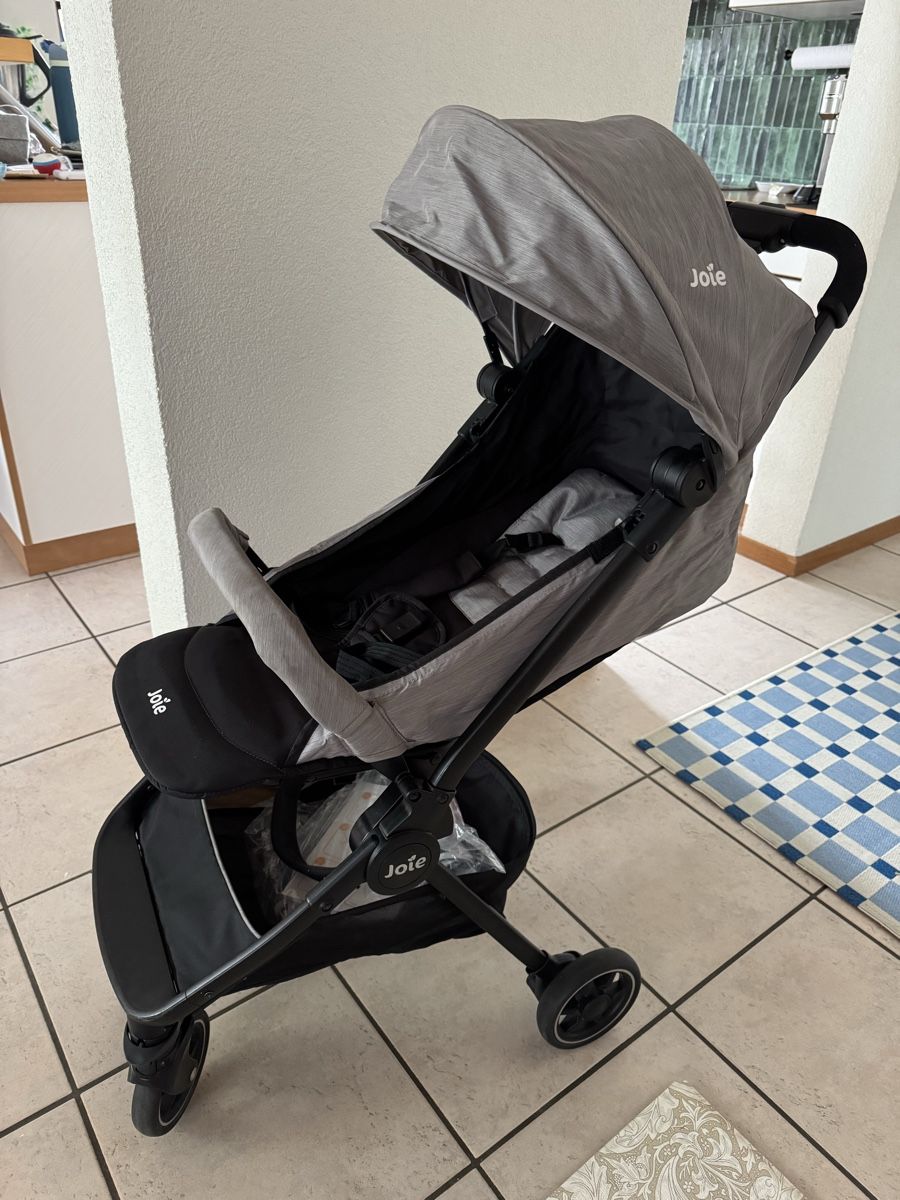 Joie Poussette: Joie Biggy Lite – D'occasion à St-Blaise par lar_nw5s 1