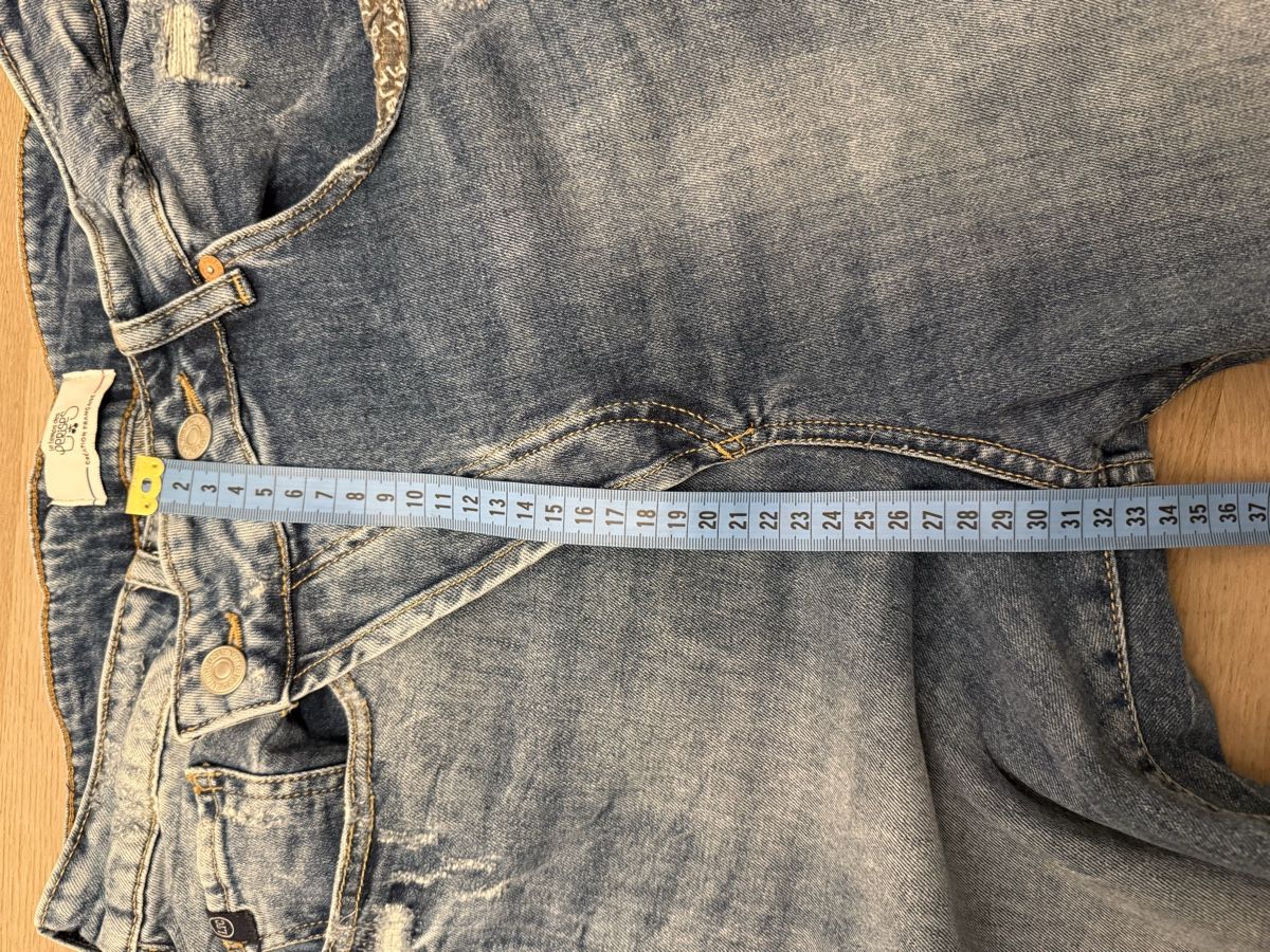 Jeans: Weiche Jeans, Gr. 30 mit schrägem Bund – Usato da Rubigen venduto da Elmacino 4