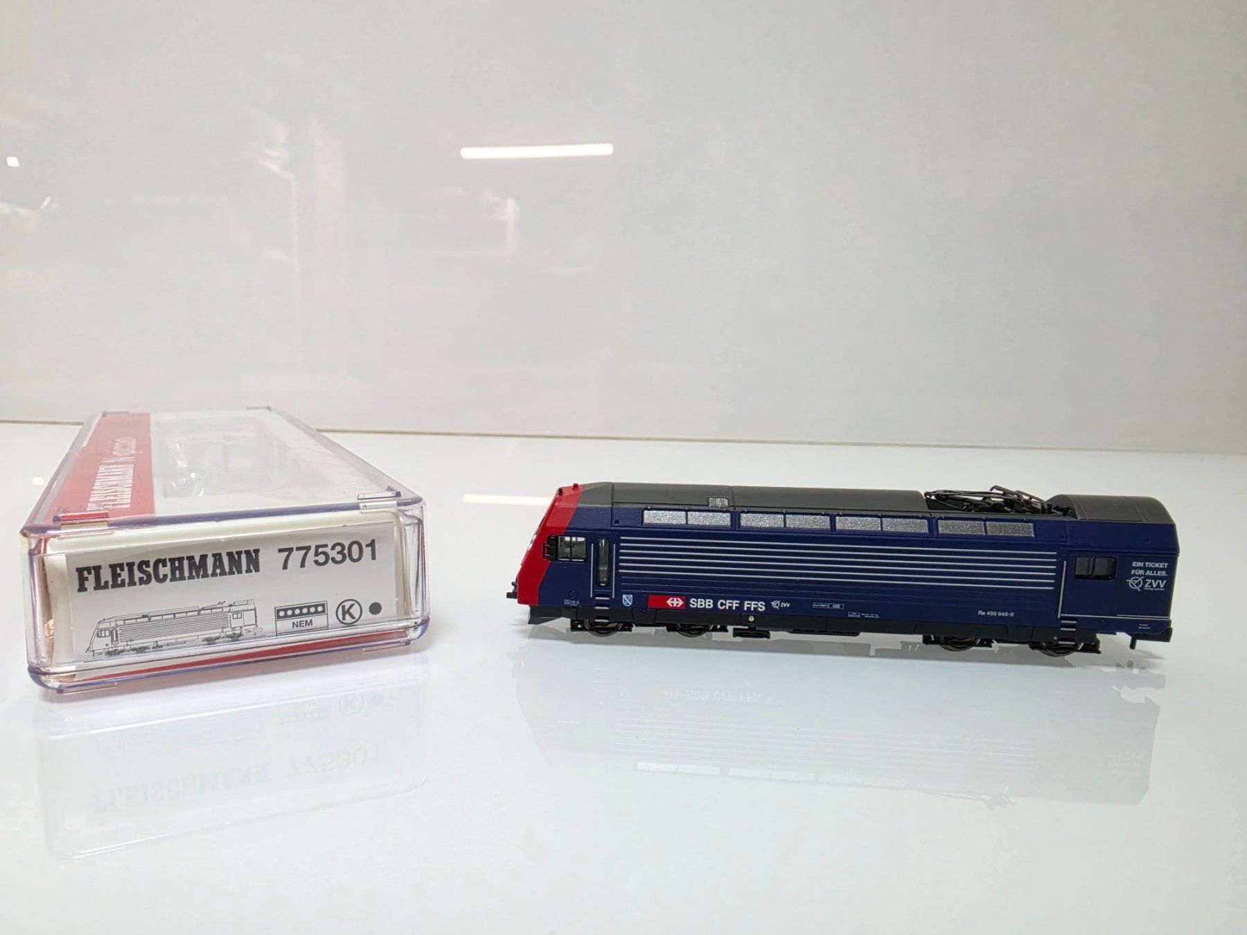 Fleischmann Modellini di ferrovie: Fleischmann SBB Re450 S-Bahn ESU V5 – Nuovo e nell'imballaggio originale da Neuenhof venduto da ludovicco