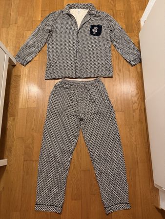 Wunderschönes Pyjama Grösse L. Nie getragen.