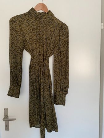 Midikleid mit Taillengürtel, M