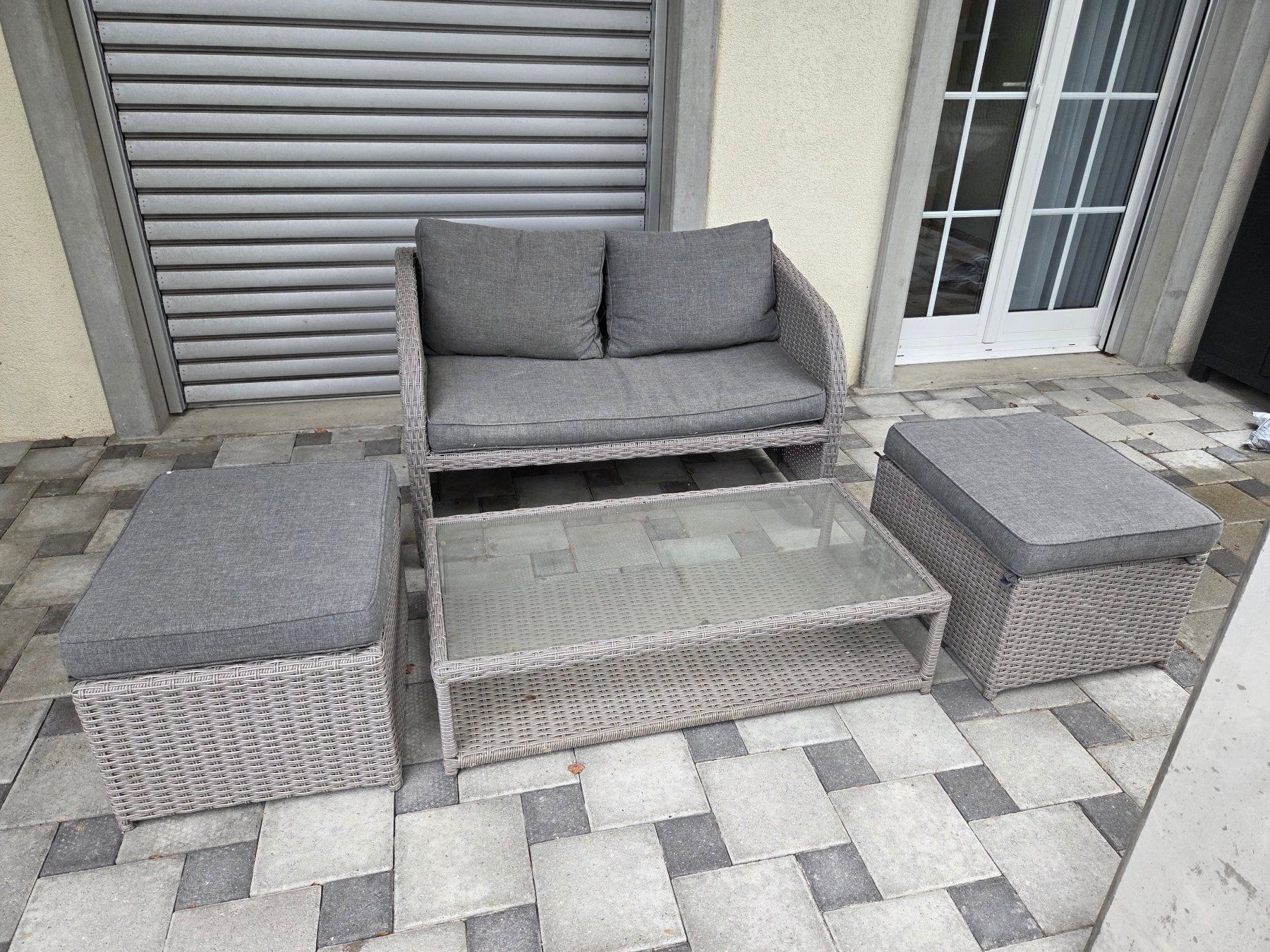 Set di tavolo e panche: graue Lounge – Usato da Weinfelden venduto da Shana89