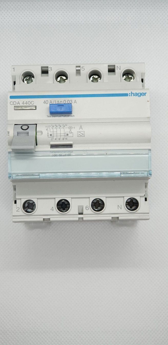 Hager Alimentazione elettrica: Interrupteur diff Hager 4P 40A 30mA T. A – Nuovo (secondo la descrizione) da Essertines sur Rolle venduto da essertines