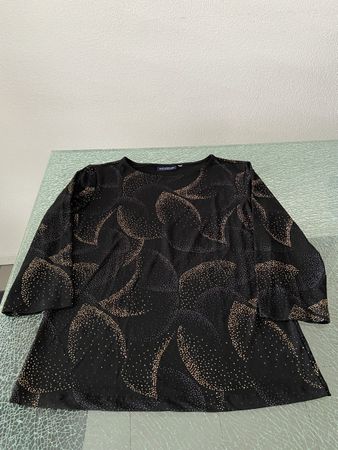 Neues schönes Shirt mit Goldglitzer