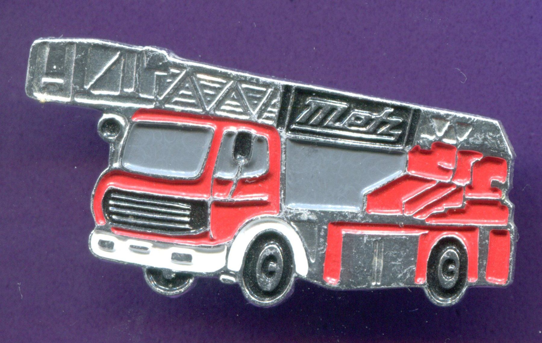 Placchette & Badge: Feuerwehrauto  mit Drehleiter   – Usato da Winterthur venduto da Sammleroase