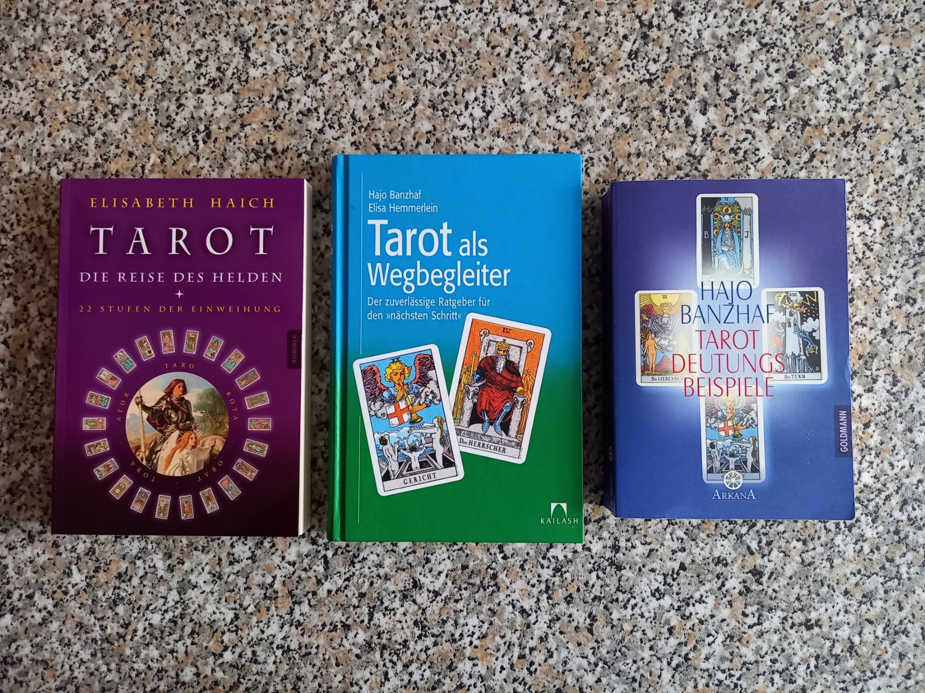 Bücher: 8 Tarot Bücher – Gebraucht aus Reinach AG von cosmiceddie 1