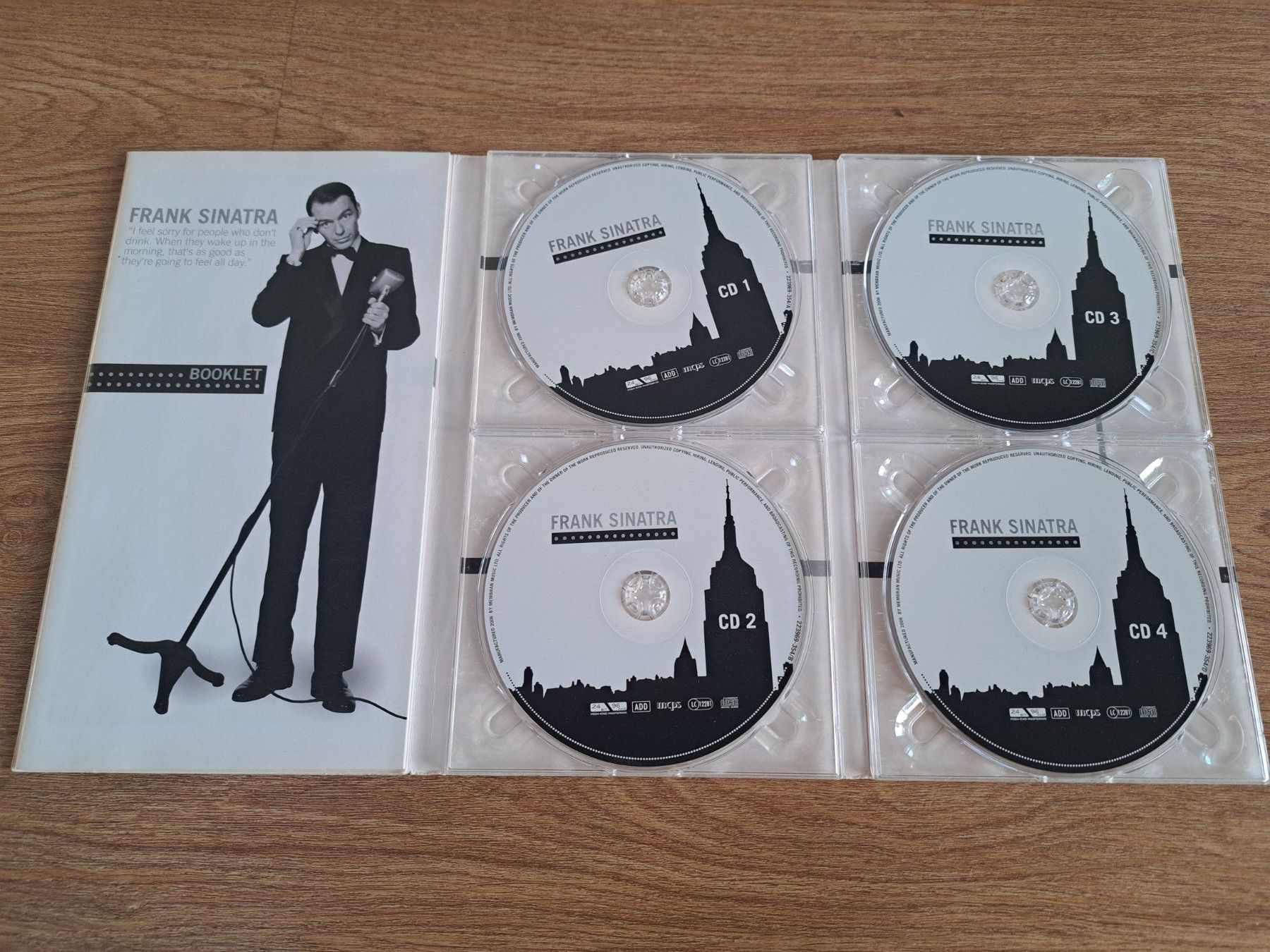 CD: FRANK SINATRA, 4 CD Set Buchformat, Buch mit 36 Seiten. – Usato da Unterseen venduto da Kanica 5