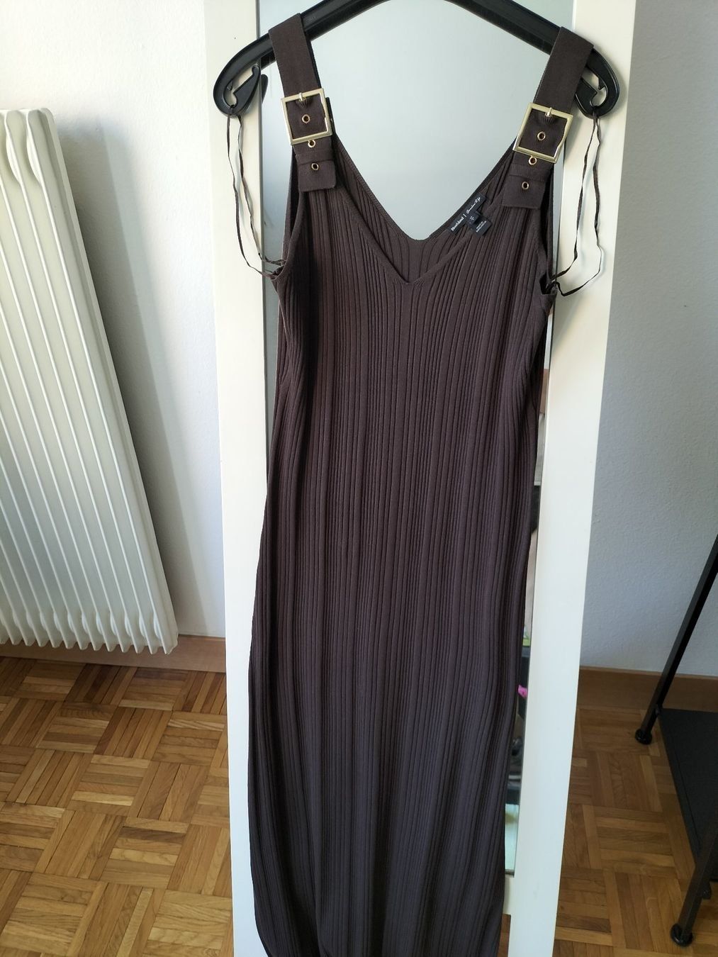 Kleider: Robe côtelée marron avec boucles, élégante et confortable – Neu (gemäss Beschreibung) aus Clarens von fashionfou